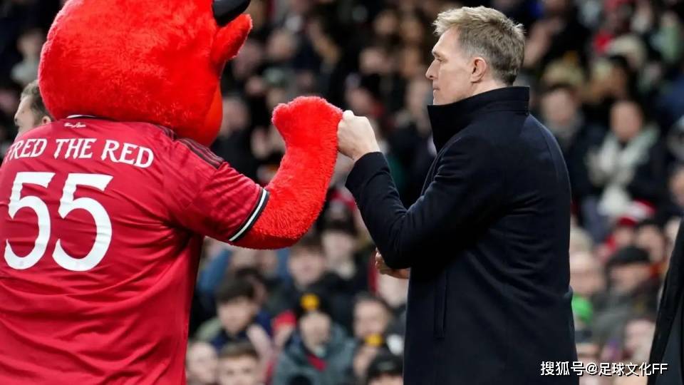 弗莱彻将于周一得知曼联主教练的命运，他敦促球员们不要“浪费这个赛季”。